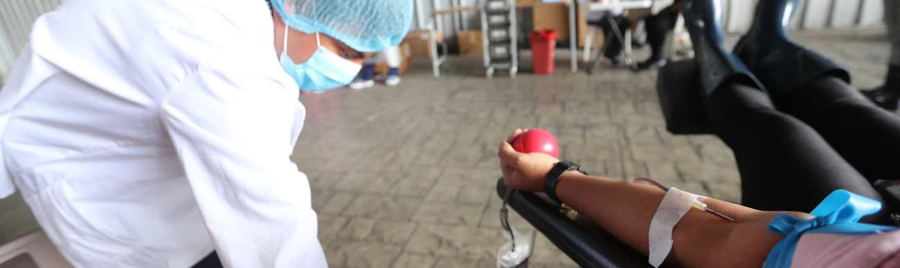 Este miércoles 29 de julio se llevó a cabo una jornada de donación de sangre en el hospital temporal del Parque de la Industria. (Foto Prensa Libre: Érick Ávila)