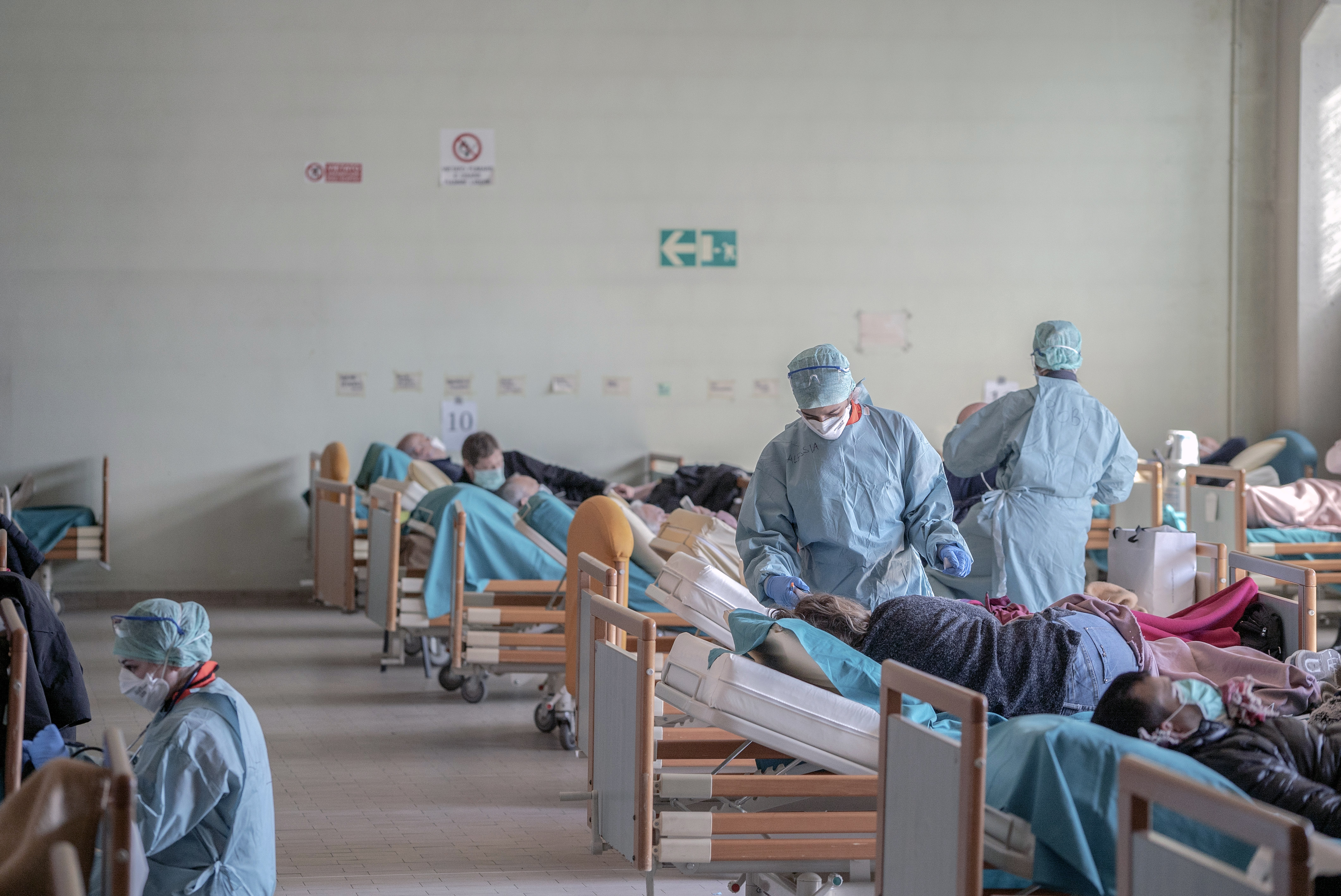 Una sala de emergencia improvisada, montada para lidiar con el brote de coronavirus en Brescia, Italia, el 16 de marzo de 2020. (Alessandro Grassani/The New York Times)

