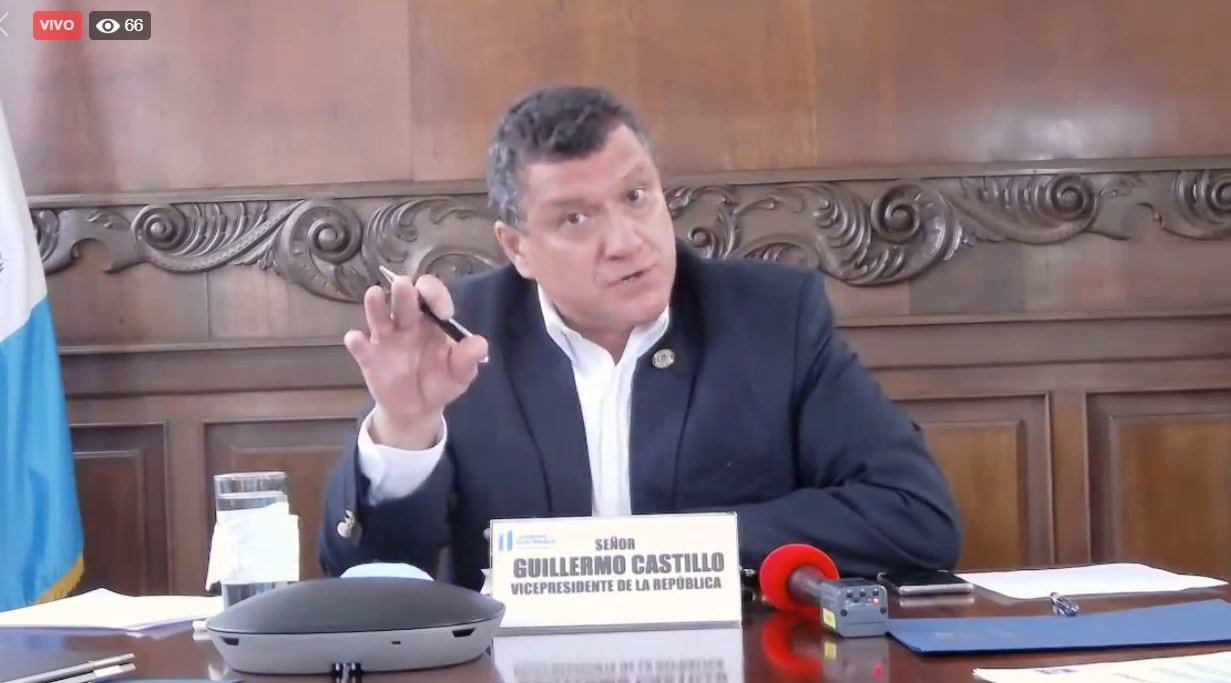 El vicepresidente Guillermo Castillo, participó en una conferencia virtual acerca de Propuestas para el Desarrollo de Guatemala poscovid-19. (Foto Prensa Libre: captura de pantalla Conferencia del Cien)