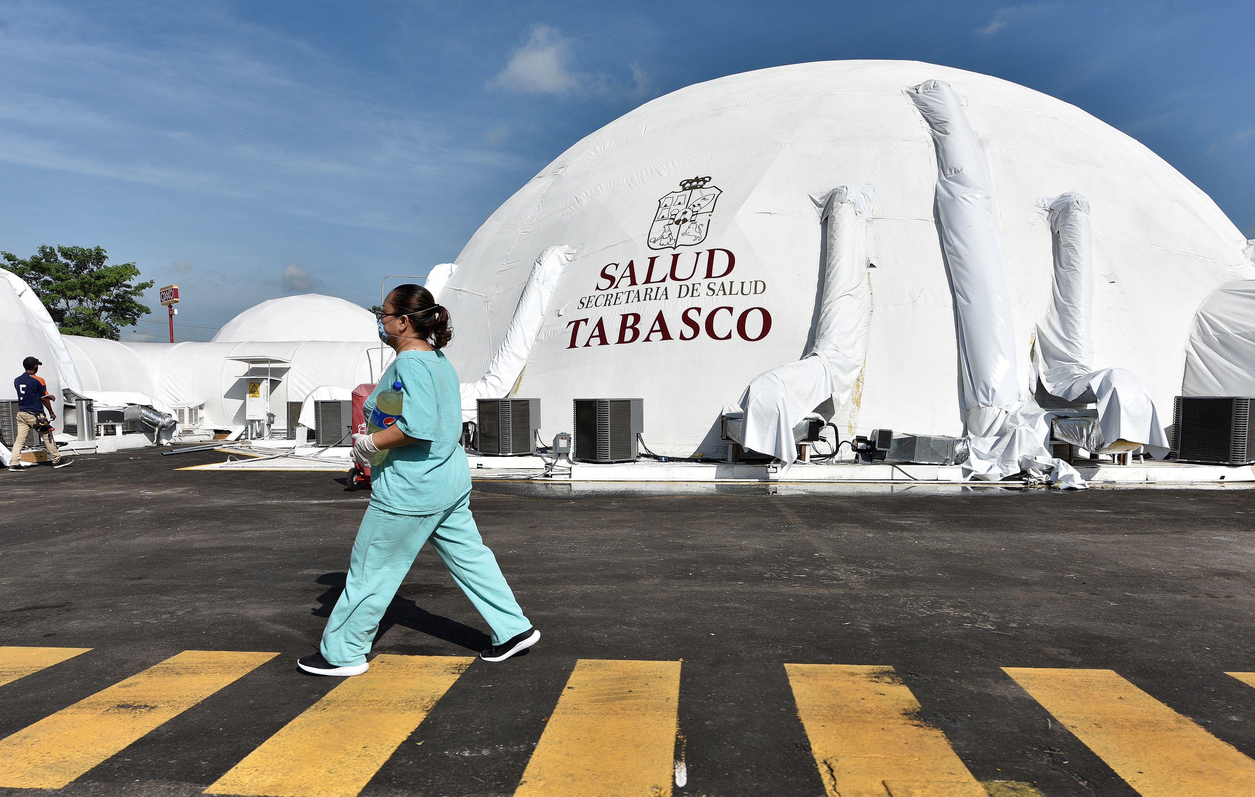 Vista de un hospital donde son atendidos pacientes por COVID-19, en la ciudad de Villahermosa, en el estado de Tabasco, México. (Foto Prensa Libre: EFE)
