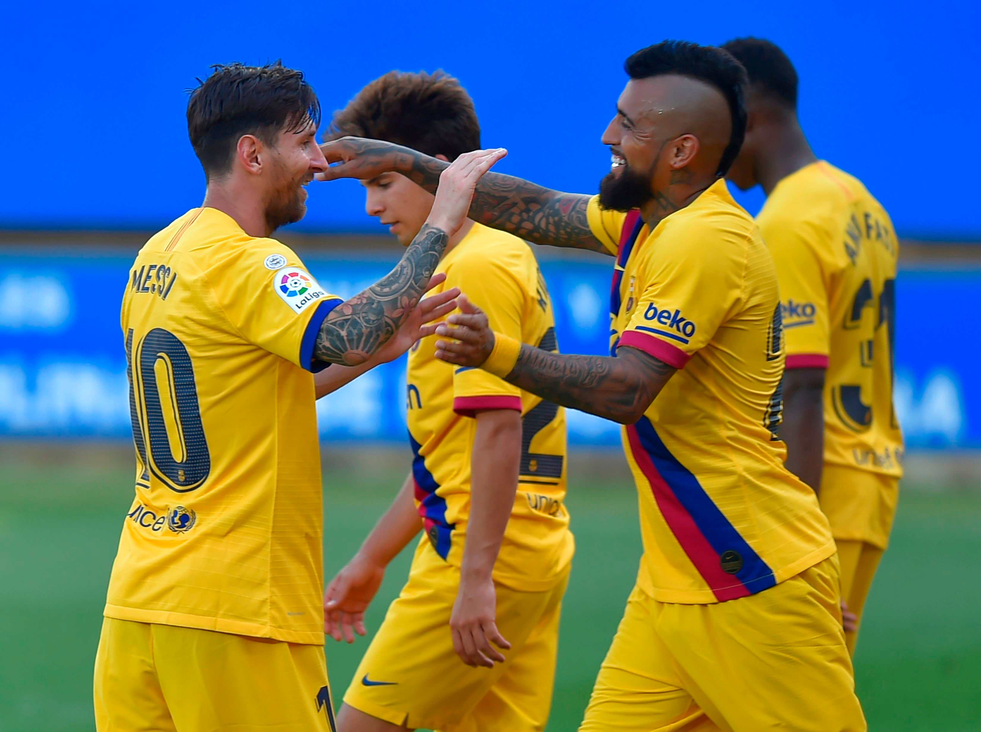 Barcelona se despide con goleada y doblete de Messi