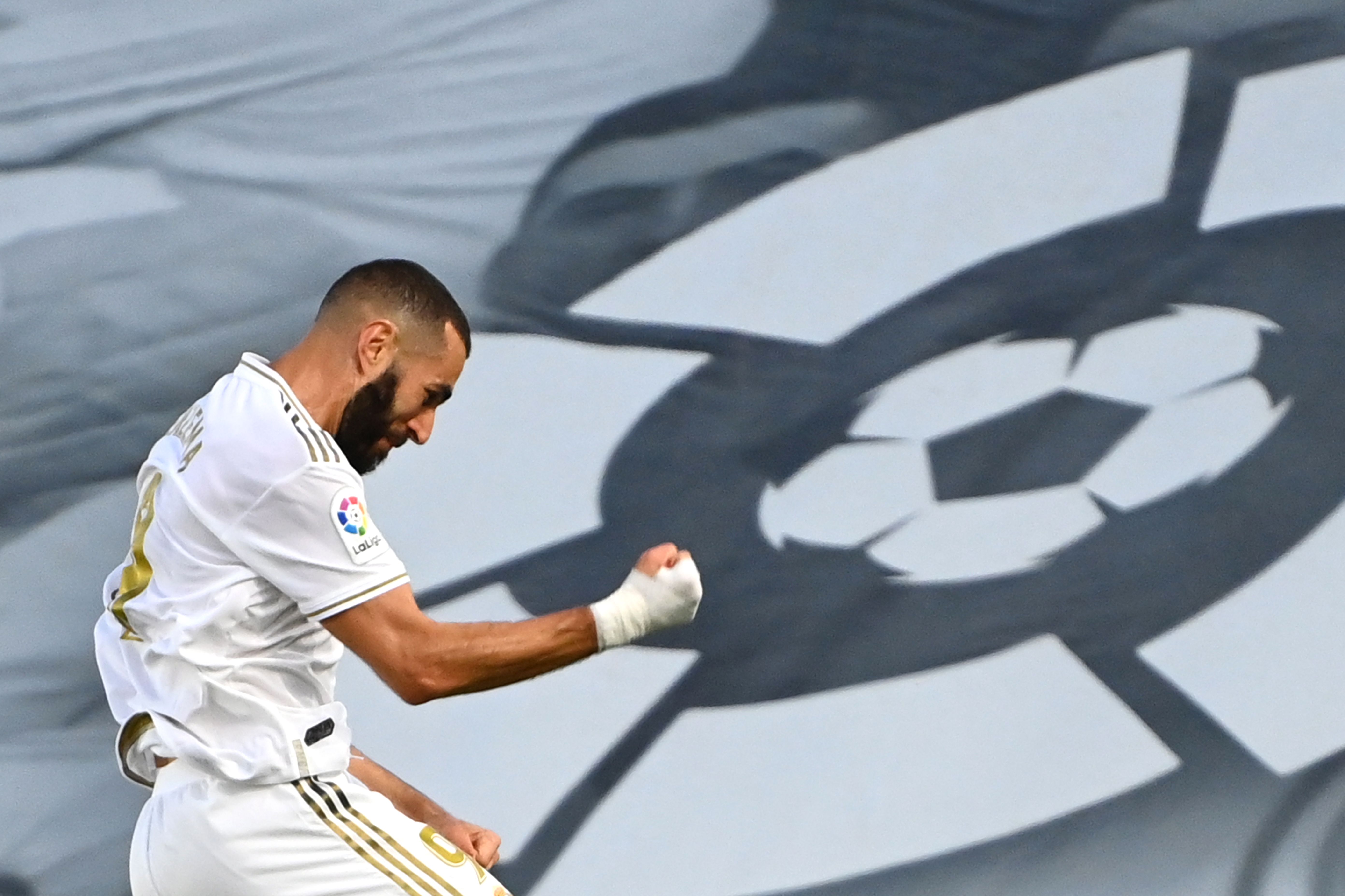 Con doblete de Benzema, el Real Madrid se proclama campeón de LaLiga ...