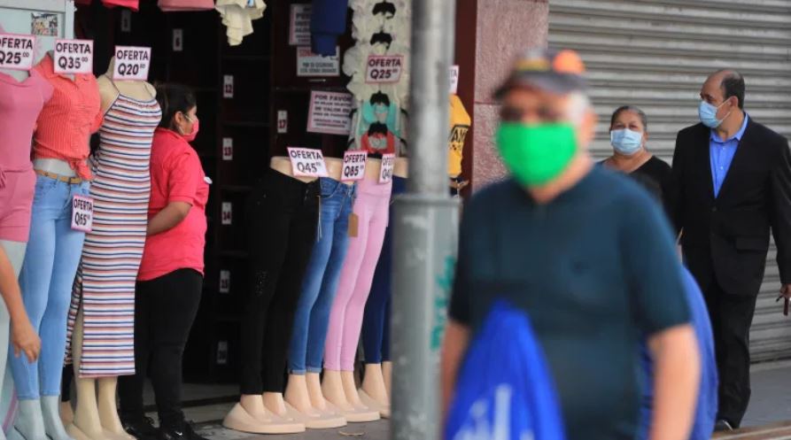 A finales de julio las empresas y comercios empezaron a reactivarse. (Foto Prensa Libre: Juan Diego González)