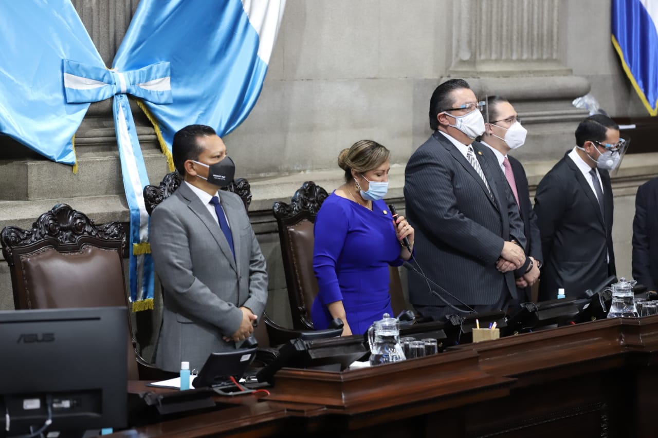 La presidenta en funciones del Congreso, Sofía Hernández, suspendió la sesión extraordinaria en la que se conocería el estado de Sitio. (Foto Prensa Libre: Congreso de la República)