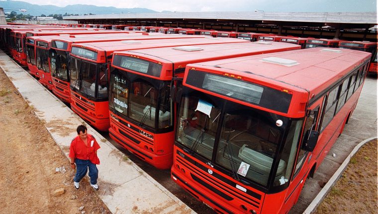 Los buses urbanos podrán circular, pero deberán cumplir normas de sanidad por el coronavirus. (Foto Prensa Libre: Hemeroteca PL) 