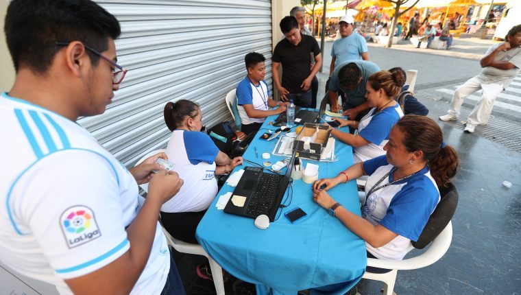 Los guatemaltecos quedarán empadronados al tramitar el Documento Personal de Identificación. (Foto Hemeroteca PL)