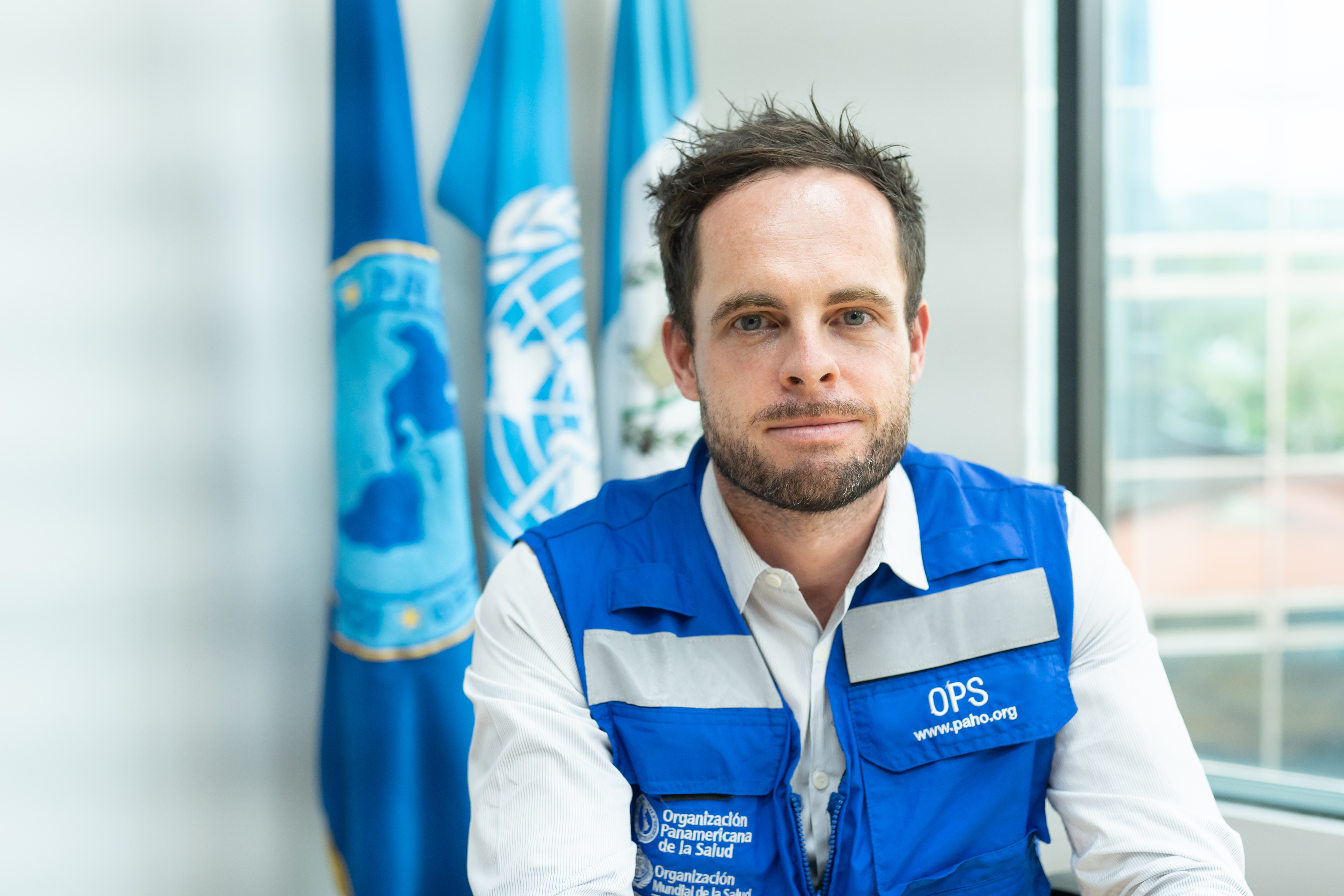 El médico Marc Rondy, asesor de Inmunización y Punto Focal de Vigilancia para Covid-19 de la Organización Panamericana de la Salud y Organización Mundial de la Salud en Guatemala (OPS/OMS), señala que el tablero covid-19 permitirá conocer la evolución de la enfermedad en el país. (Foto Prensa Libre:  Cortesía OPS)