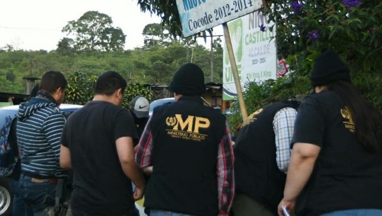 Las autoridades efectúan allanamientos en un caso de extorsión. Foto Prensa Libre: MP. . 