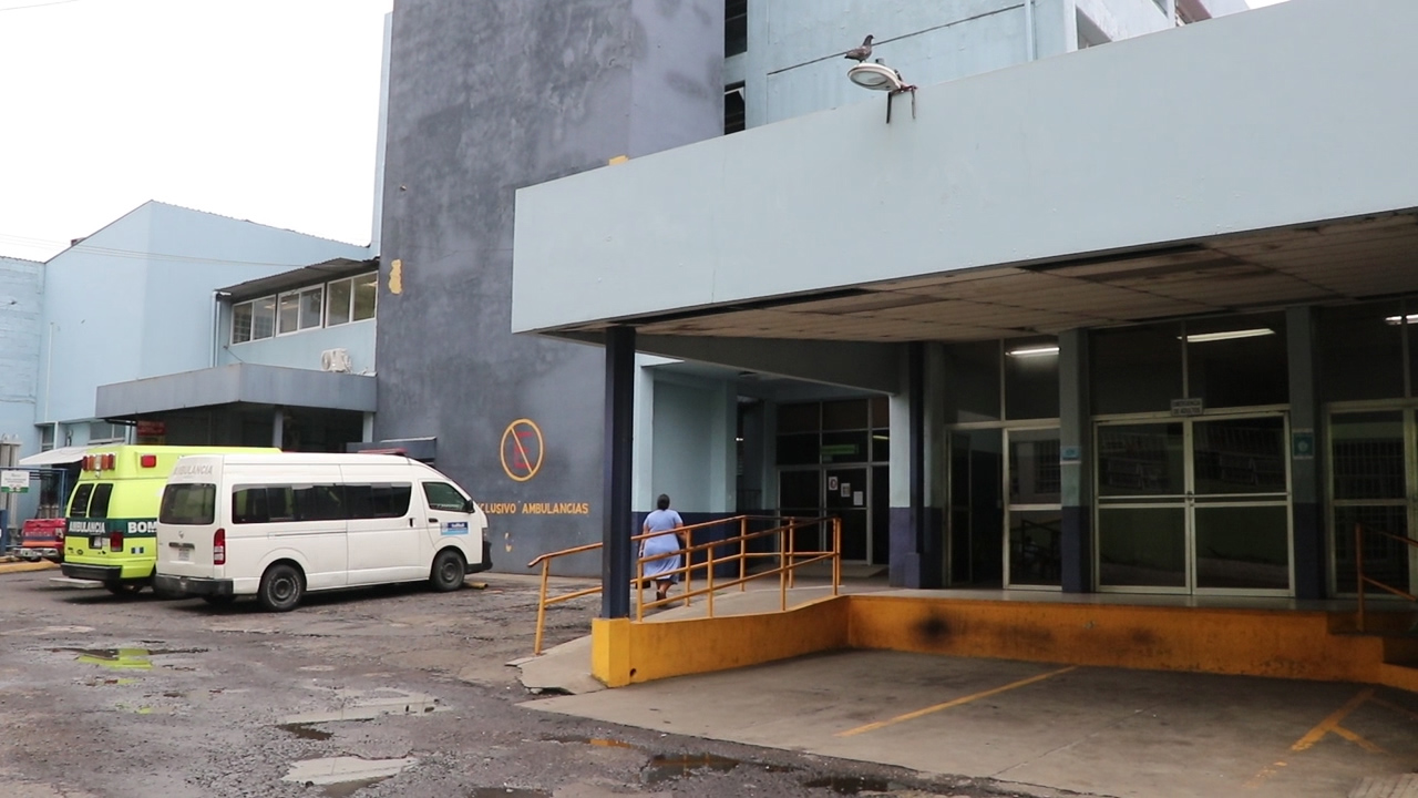Ingreso de la Emergencia del Hospital Regional de Escuintla. (Foto Prensa Libre: Hemeroteca PL)