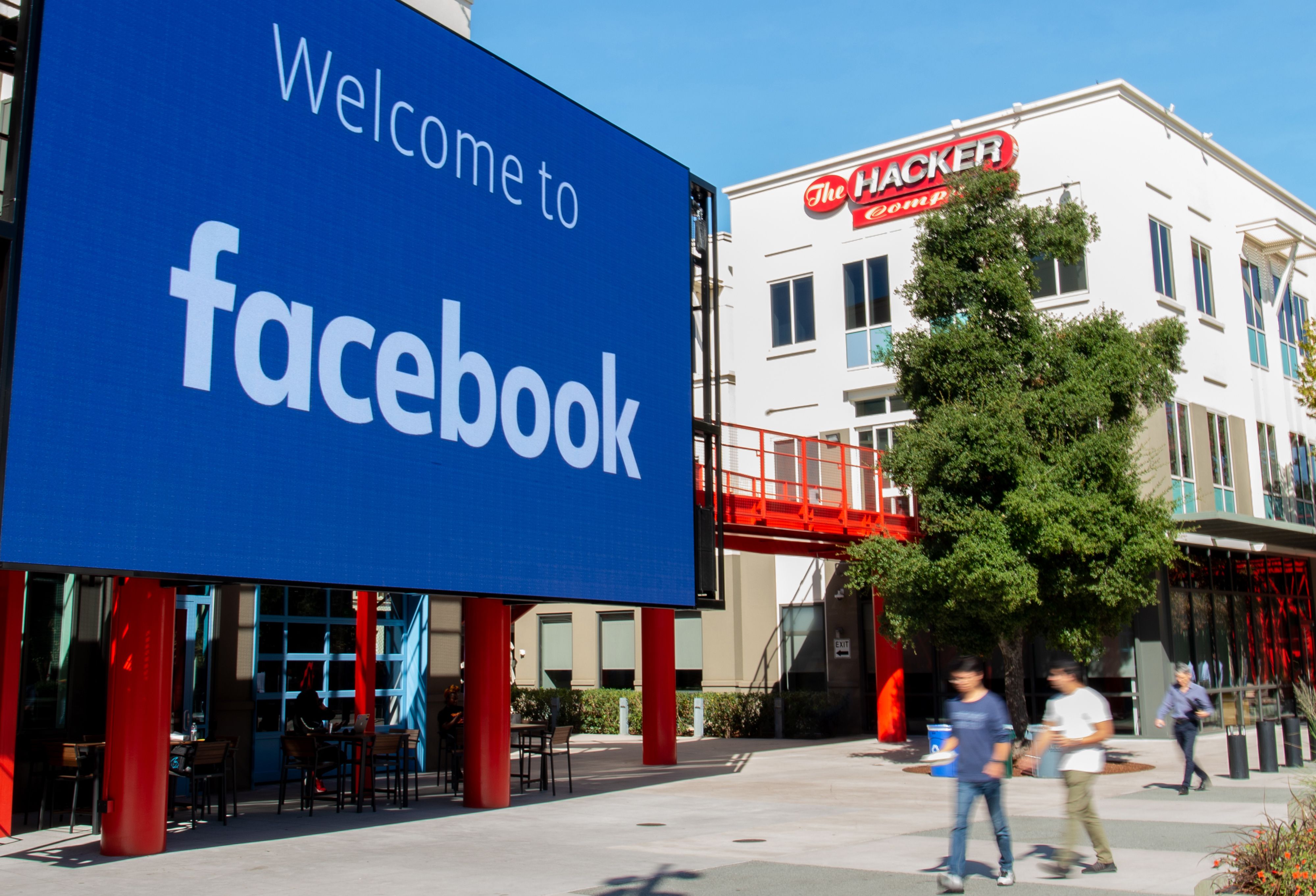 Facebook informó que su beneficio trimestral casi se había duplicado y que los usuarios crecieron a pesar del boicot de los anunciantes. (Foto Prensa Libre: AFP)