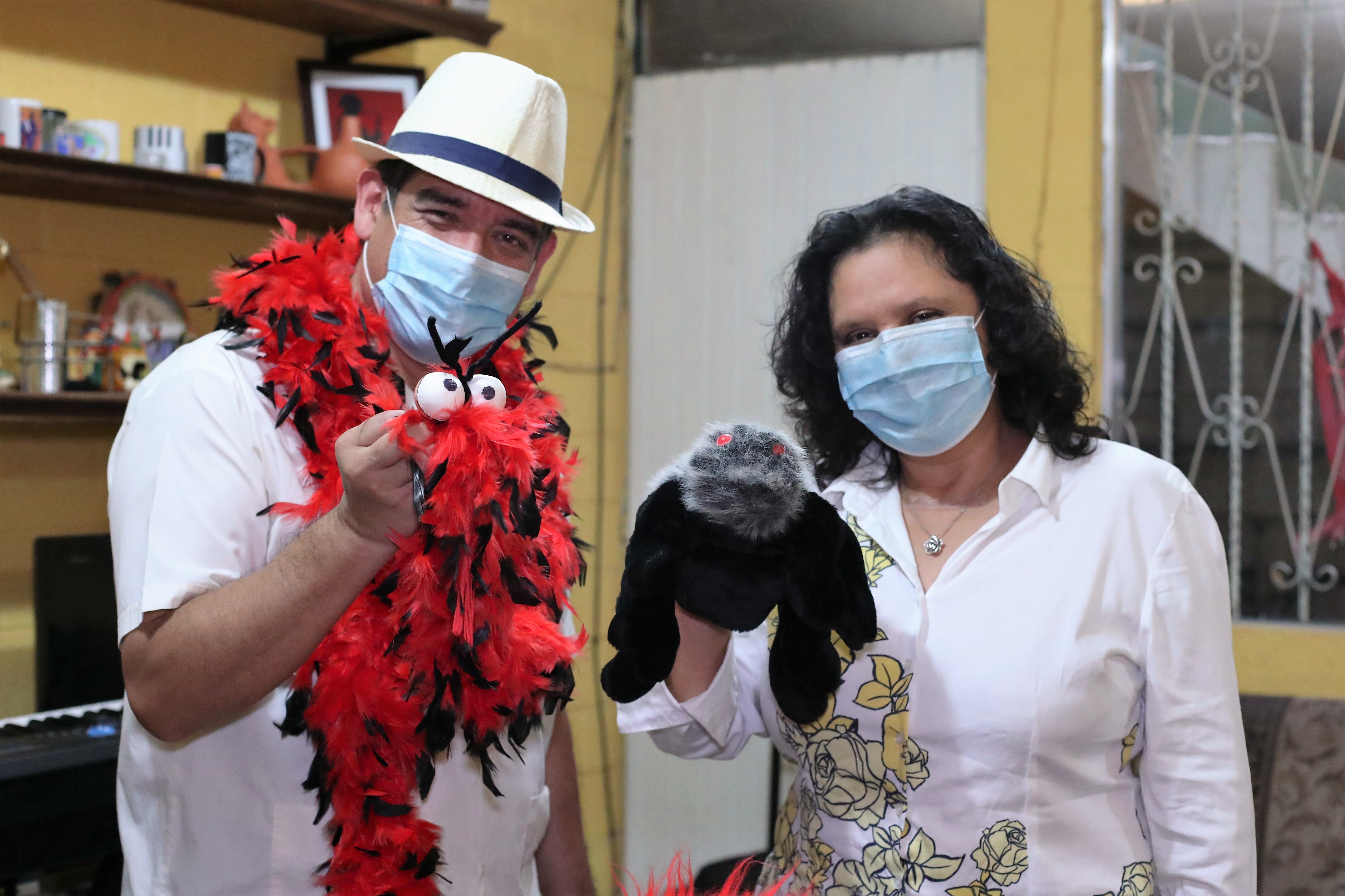 Aleida Piñón y Fernando Soto, esposos educadores musicales han trabajado por décadas en esta área e impartido clases en diferentes edades.  (Foto Prensa Libre: Miriam Figueroa)



EN IMAGEN: Aleida Pion y Fernando Soloto