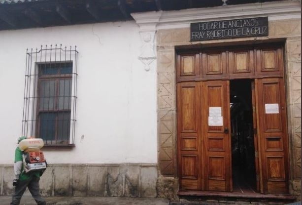 El asilo Fray Rodrigo de la Cruz reportó un 68.5 por ciento de contagios dentro de su población de residentes entre 68 y 95 años. (Foto Prensa Libre: Ayuntamiento de Antigua Guatemala)