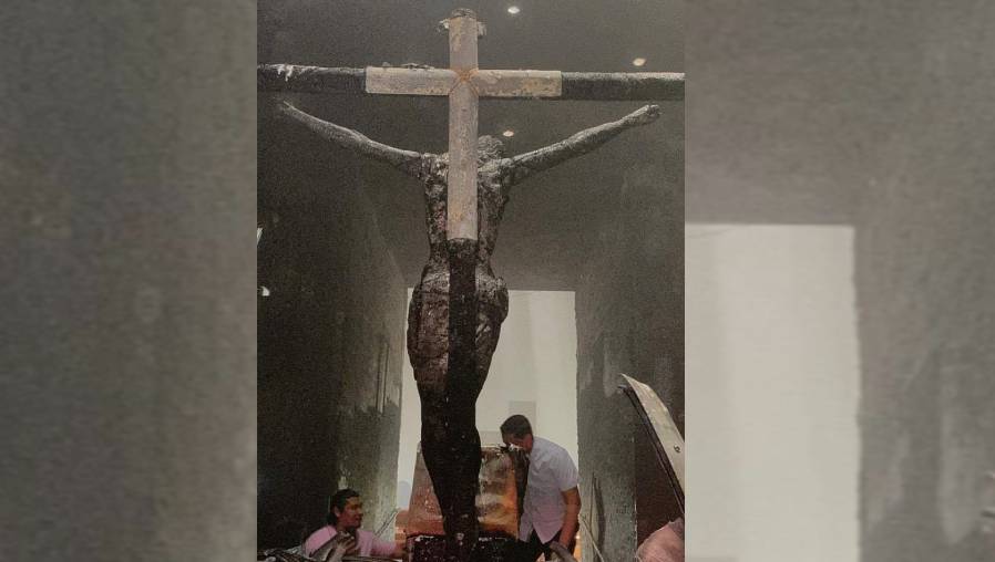 Atentado con bomba molotov daña imagen venerada por católicos de Nicaragua. (Foto Prensa Libre: Confidencial)