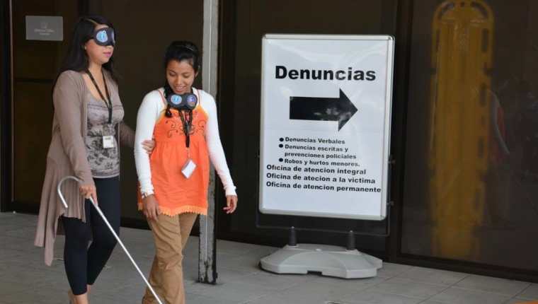 El convenio fortalecerá la asistencia a las personas con discapacidad visual y auditiva. Foto Prensa Libre: Cortesía