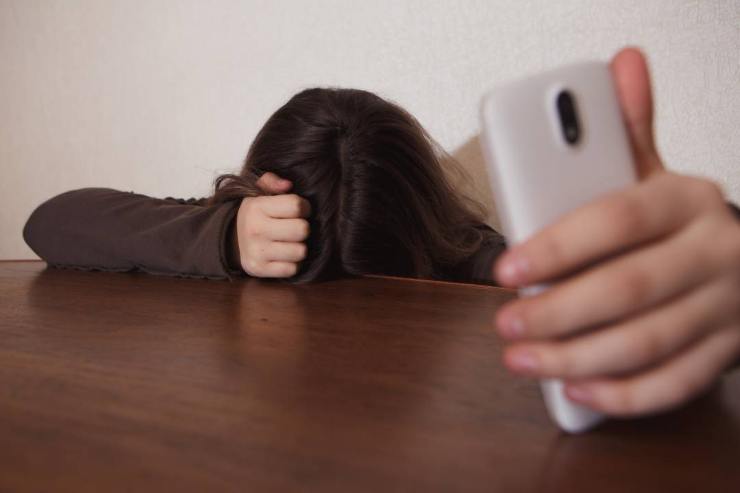 Las redes sociales y el WhatsApp, principales formas de abuso entre parejas adolescentes