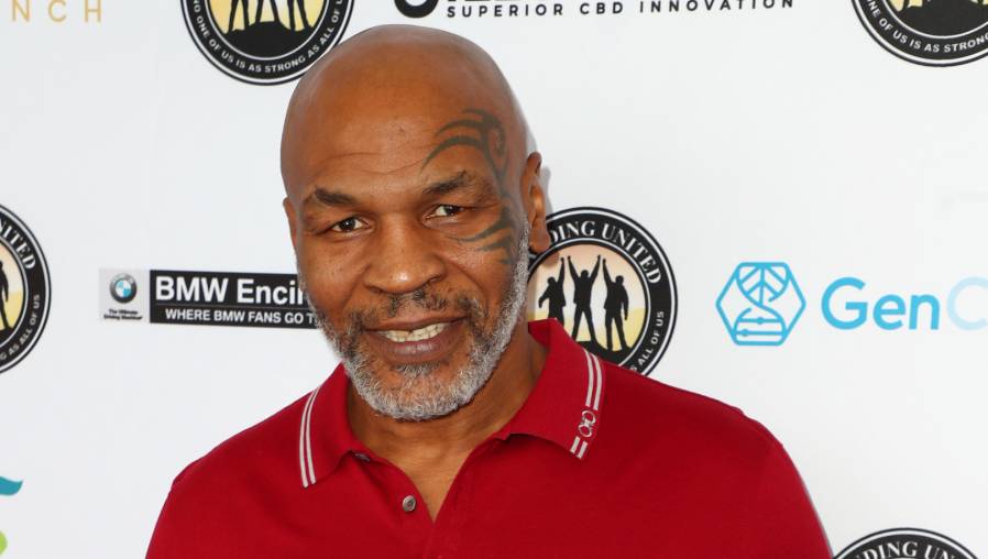 Tyson aseguró que está listo para un combate de exhibición contra el también estadounidense Roy Jones Jr. (Foto Prensa Libre: AFP)