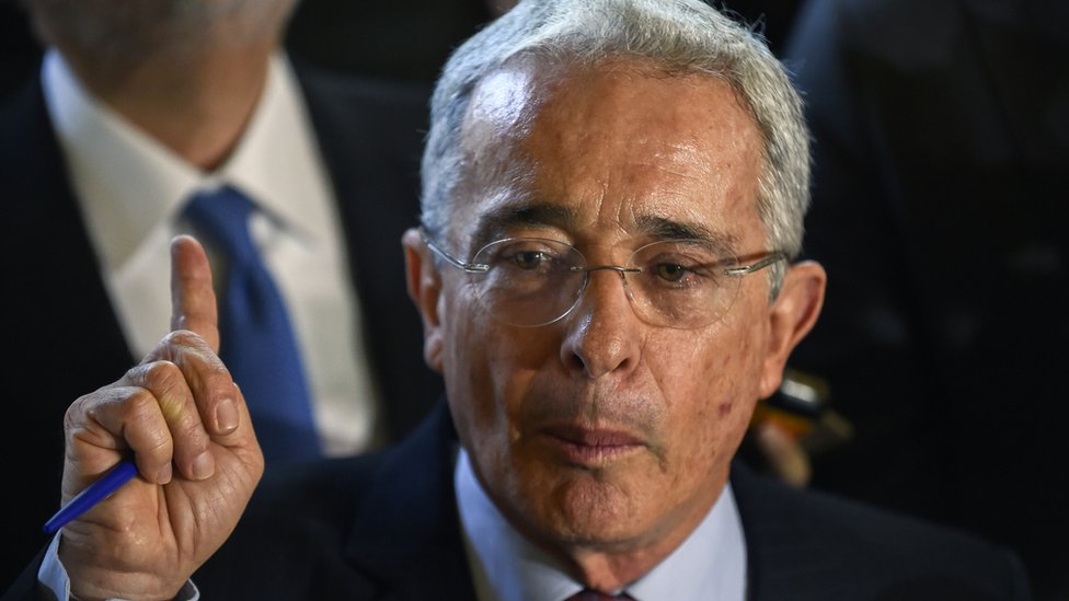 Uribe es el primer expresidente colombiano en rendir una indagatoria ante la Corte Suprema. (Foto Prensa Libre: Getty Images)