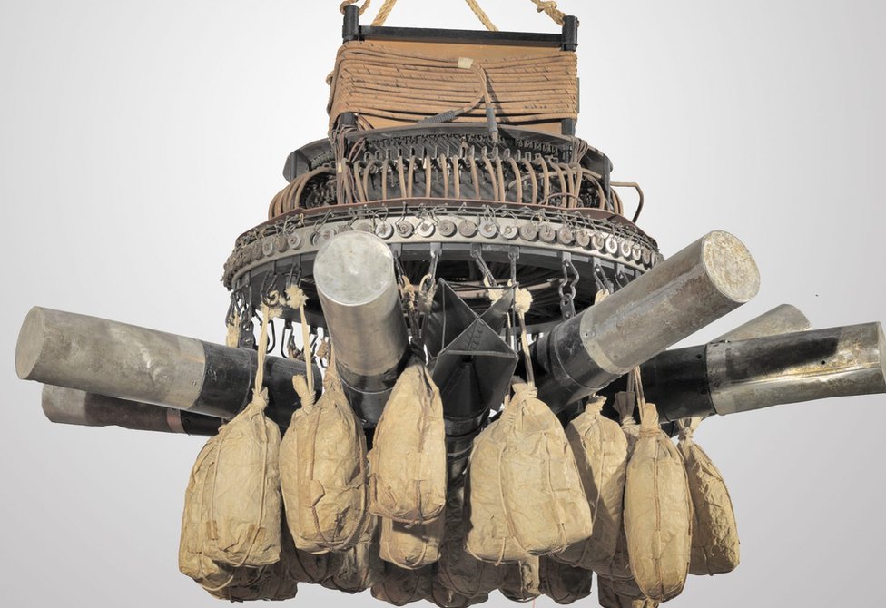 Los misteriosos globos cargaban dispositivos explosivos que se activaban una vez caían sobre su objetivo. (Foto Prensa Libre: Museo de Guerra Canadiense)