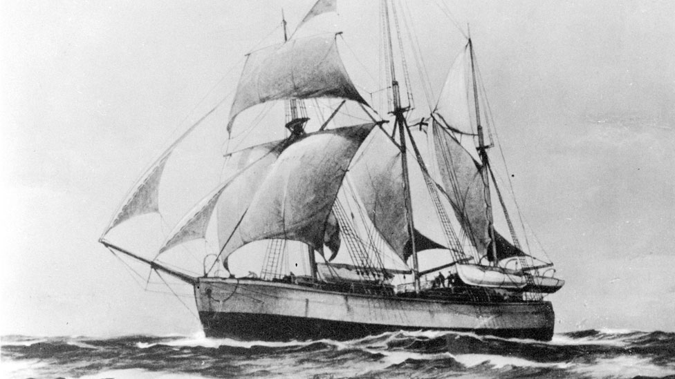 El Fram, el barco del aventurero noruego Fridtjof Nansen que quedó atrapado en agua muerta en las aguas del Ártico en 1893. (Foto Prensa Libre: Getty Images)