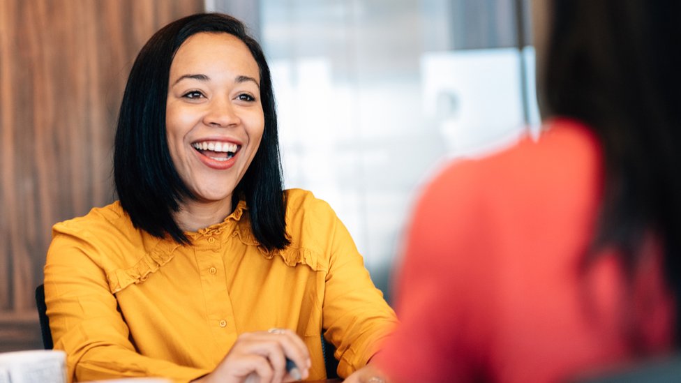 "Ninguno de nosotros puede evitar una negociación", dice Jonathan Booth, explicando que hasta en las situaciones laborales más cotidianas existen habilidades negociadoras que pueden ayudarte a conseguir tus objetivos. (Foto Prensa Libre: Getty Images)