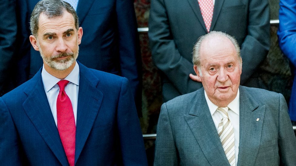 El rey de España, Felipe VI, ha tomado la decisión de distanciarse de su padre ante los escándalos recientes. (Foto Prensa Libre: Getty Images)