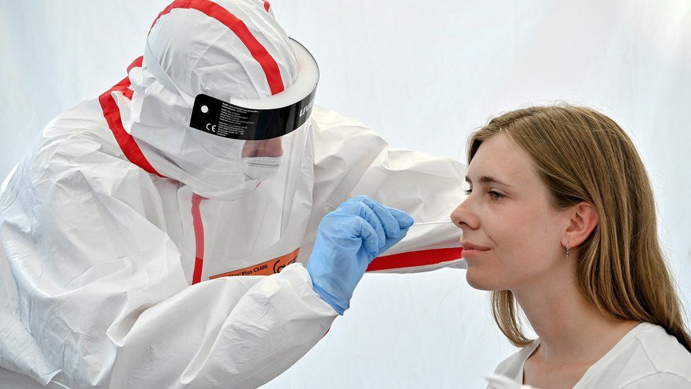 Alemania es uno de los países que registra un aumento drástico en las infecciones de coronavirus. (Foto Prensa Libre: EPA)