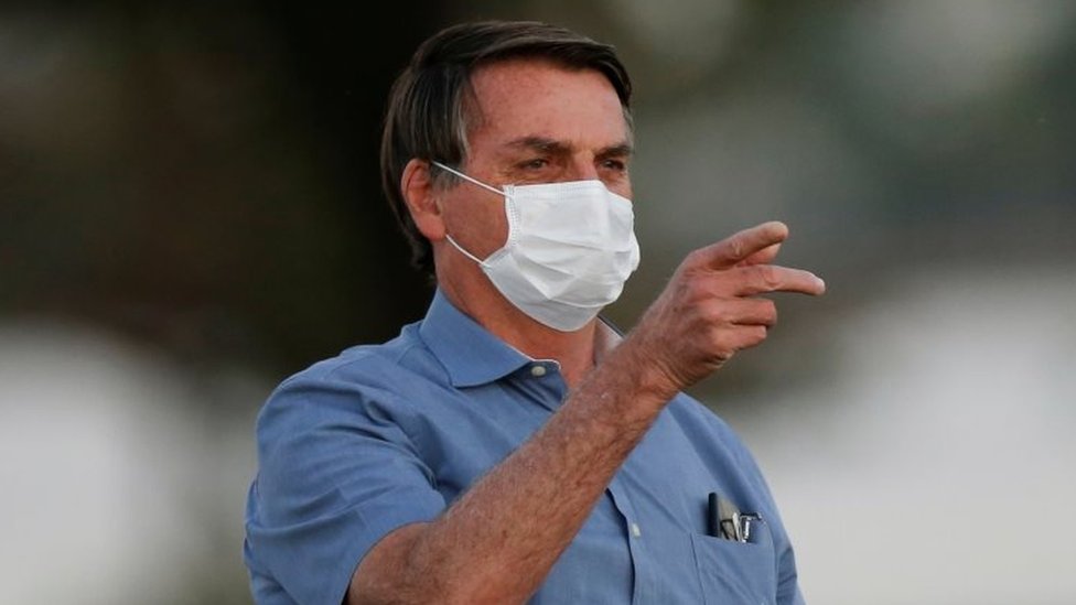 En el inicio de la pandemia, Bolsonaro hizo declaraciones controversiales sobre el alcance que pueda tener. (Foto Prensa Libre: Reuters)