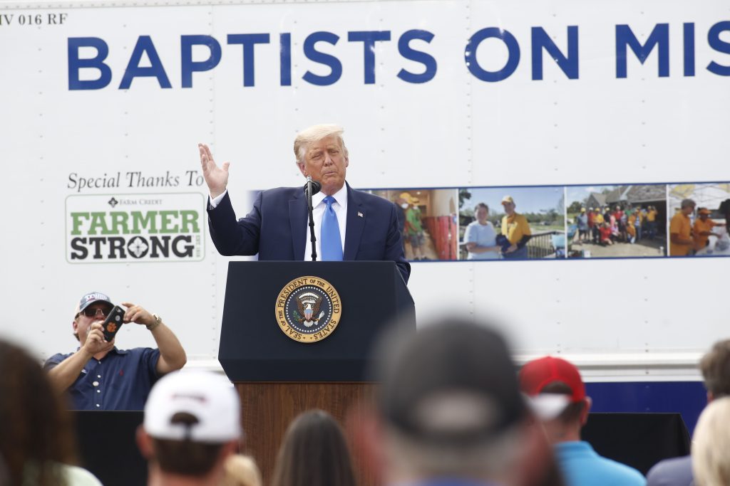 Donald Trump habla este lunes en Carolina del Norte. (Foto Prensa Libre: AFP)