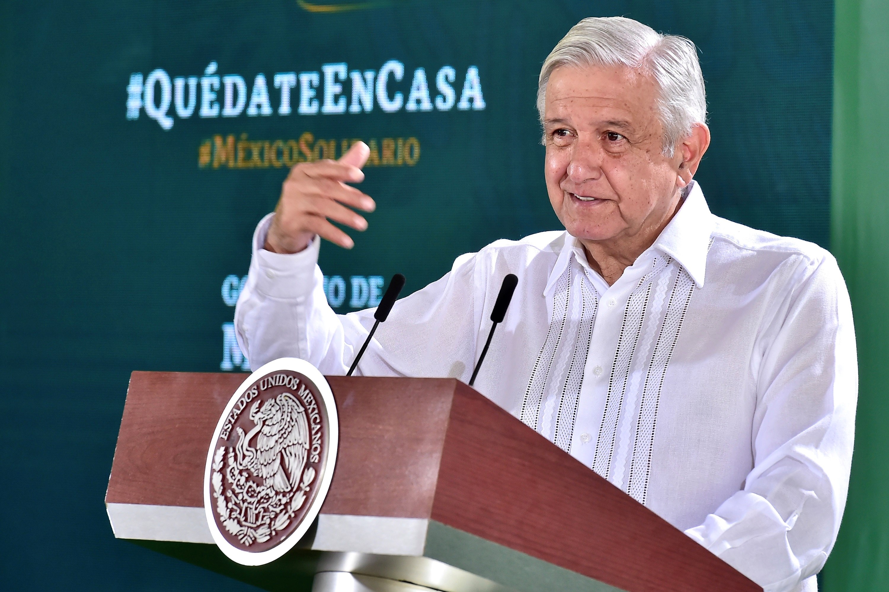 Fotografía cedida por la presidencia de México, del mandatario mexicano, Andrés Manuel López Obrador, durante su participación en una rueda de prensa matutina en Culiacán, Sinaloa, México. (Foto Prensa Libre: EFE)