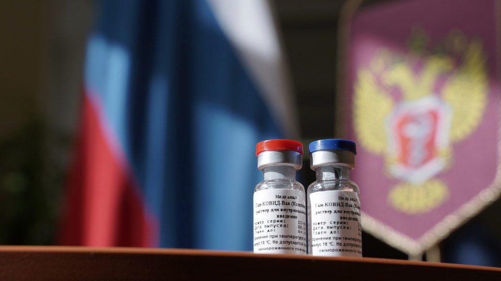 Rusia registró la primera vacuna contra el coronavirus. (Foto Prensa Libre: EFE)