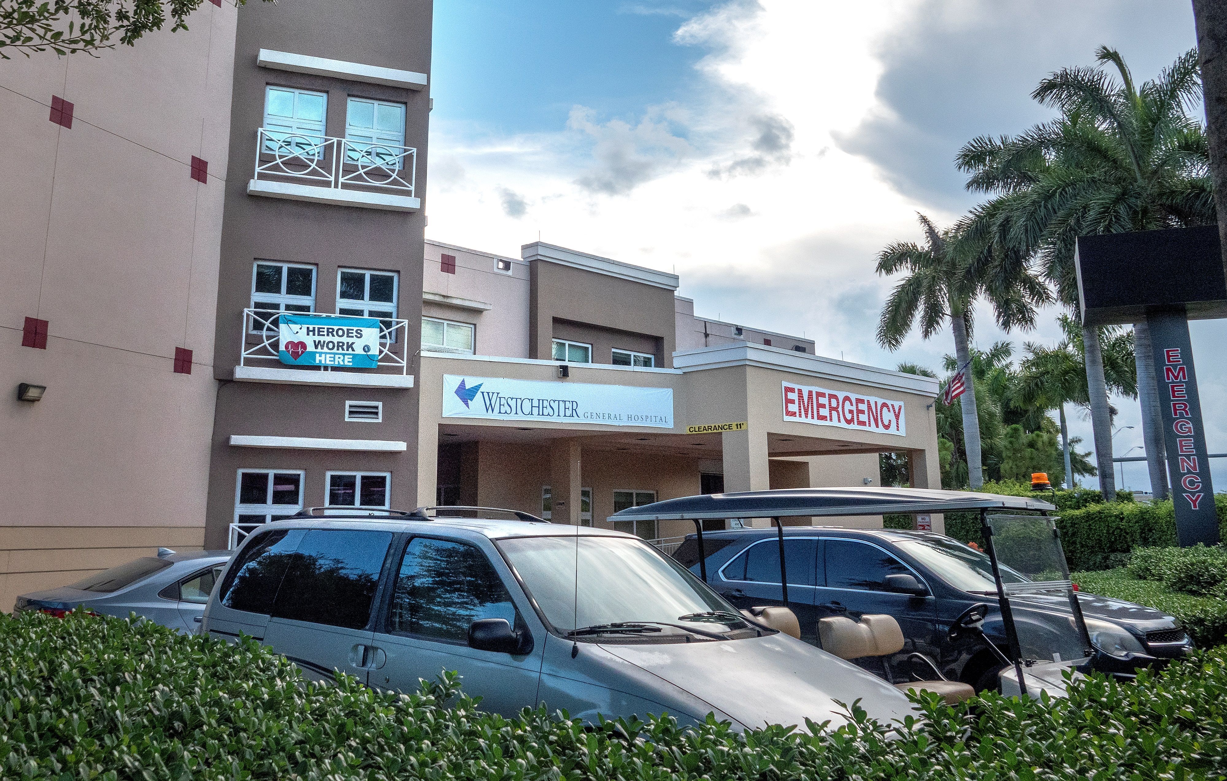El Hospital General de Westchester en Miami, Florida, Estados Unidos va a ser el primero en realizar pruebas con humanos para determinar si un medicamento de hace medio siglo usado para el vértigo y los mareos puede "reducir la estadía hospitalaria, la mortalidad y el daño pulmonar" de los pacientes con coronavirus. (Foto Prensa Libre: EFE)