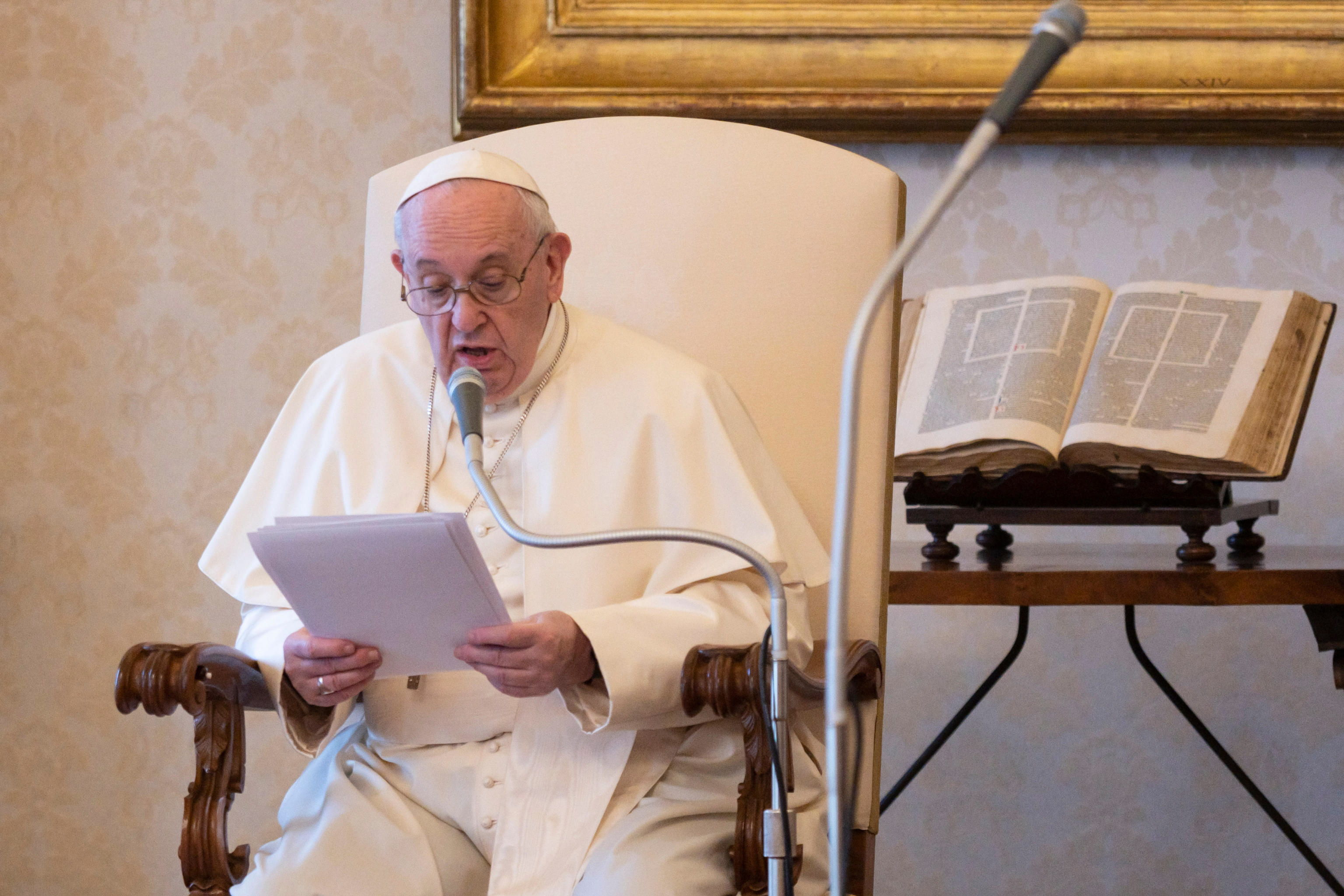 El papa Francisco dijo que la pandemia debe generar un cambio positivo en las personas. (Foto Prensa Libre: EFE)