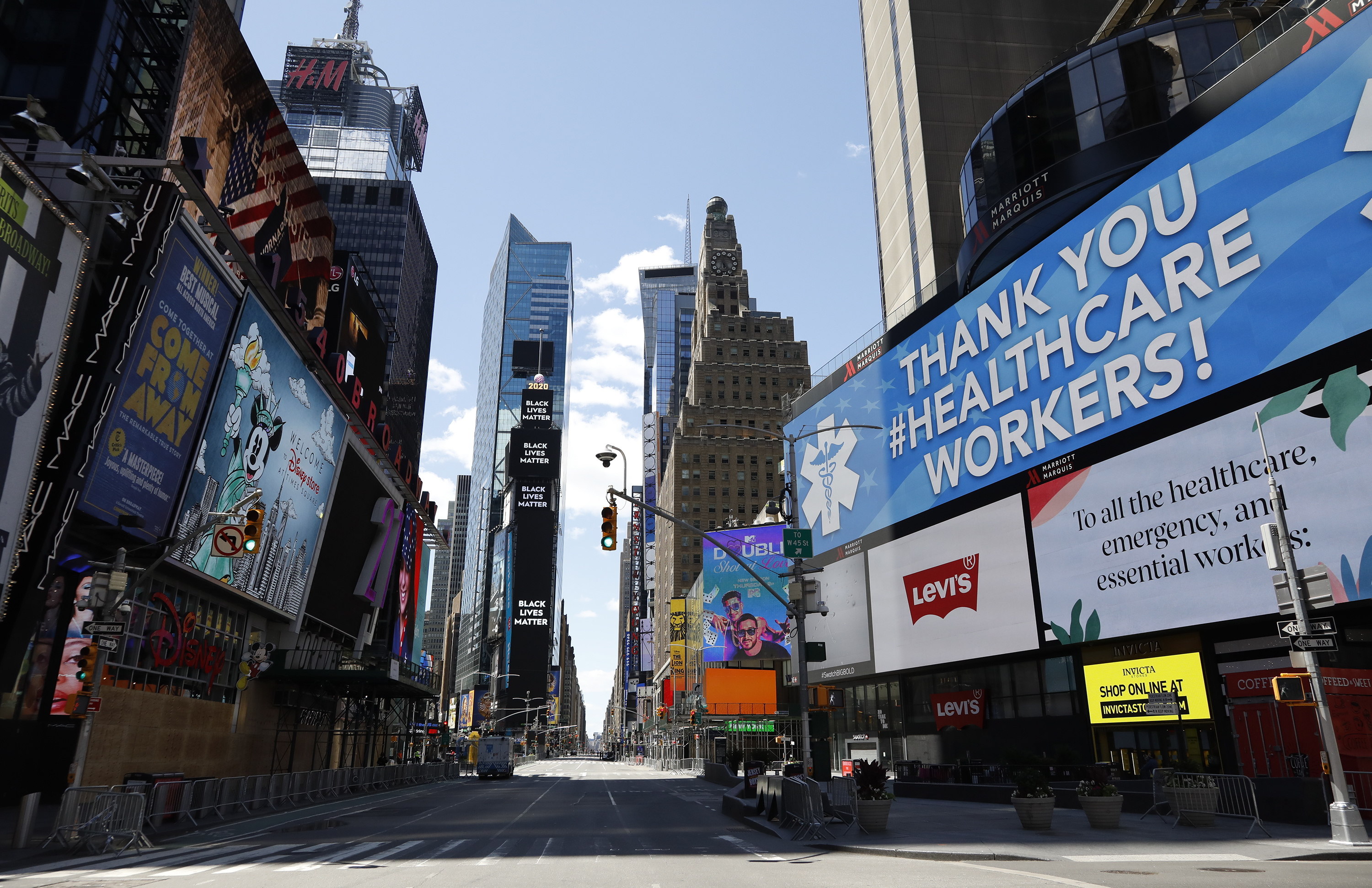 Fotografía del 7 de junio del 2020 que muestra el Times Square vacío, en Nueva York, a causa del coronavirus. (Foto Prensa Libre: EFE)