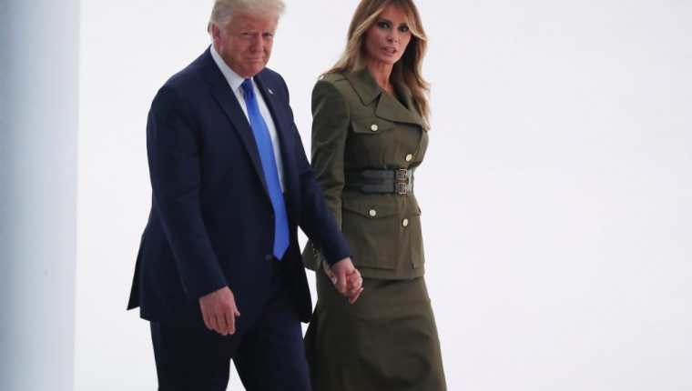 Donald Trump, y su esposa Melania, durante la segunda noche de convención republicana en Washington. (Foto Prensa Libre: EFE)