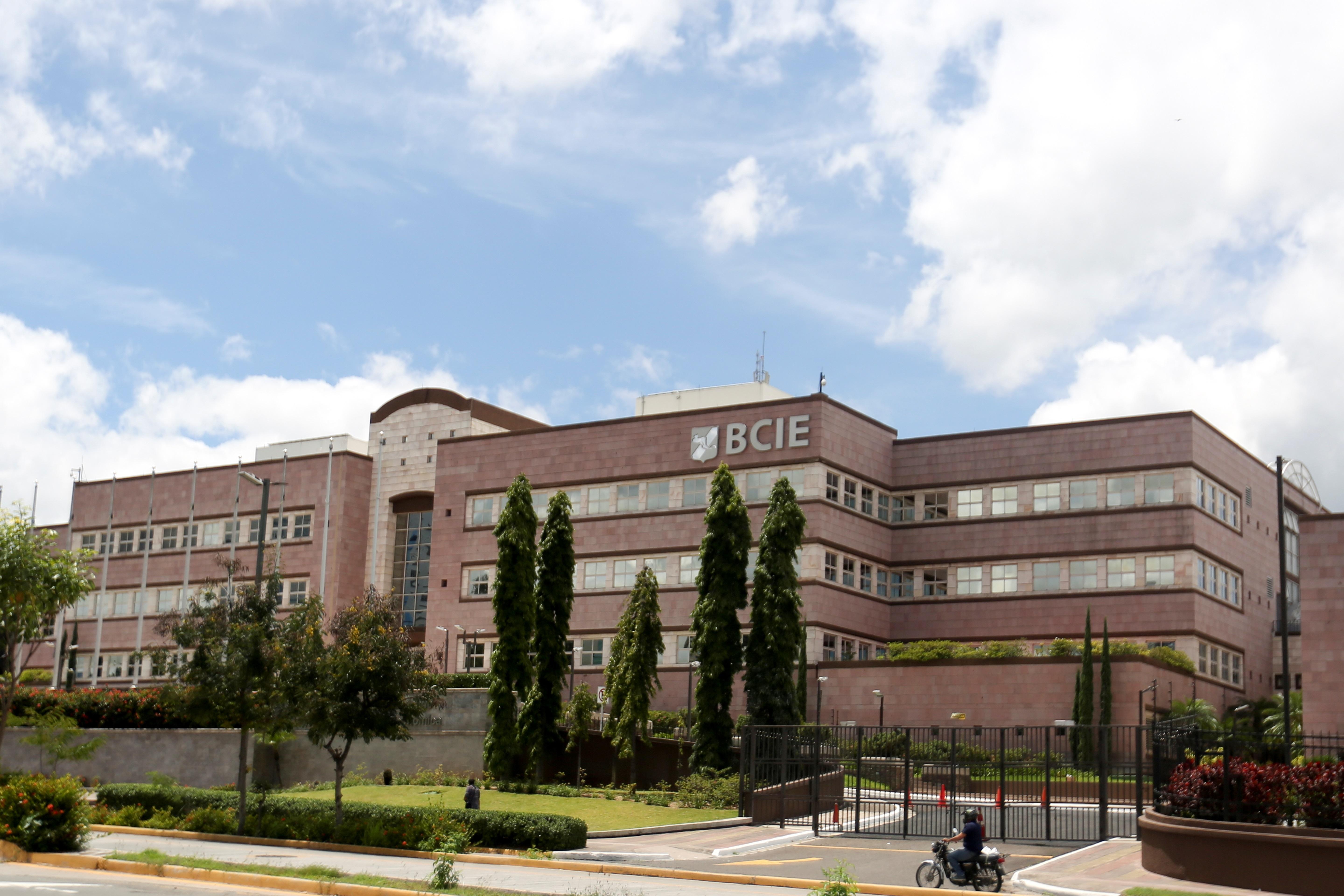 El Banco Centroamericano de Integración Económica (BCIE) creó un fondo especial para la inversión extranjera por US$200 millones. (Foto Prensa Libre: Hemeroteca).