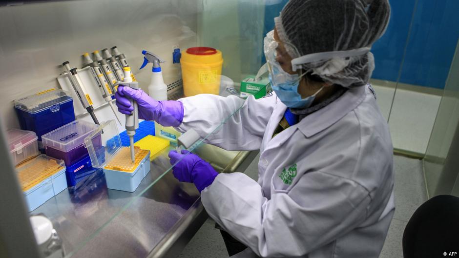 Cuba y Brasil se unen a la competencia mundial por la aprobación de una vacuna contra el covid-19. (Foto: AFP)