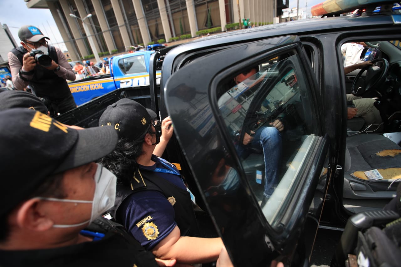 El exministro de Comunicaciones, Alejandro Sinibaldi, se entregó este lunes a la Justicia de Guatemala. (Foto Prensa Libre: Carlos Hernández Ovalle)