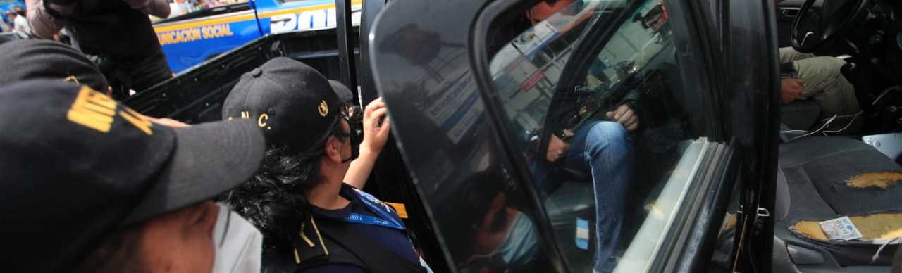 El exministro de Comunicaciones, Alejandro Sinibaldi, se entregó este lunes a la Justicia de Guatemala. (Foto Prensa Libre: Carlos Hernández Ovalle)