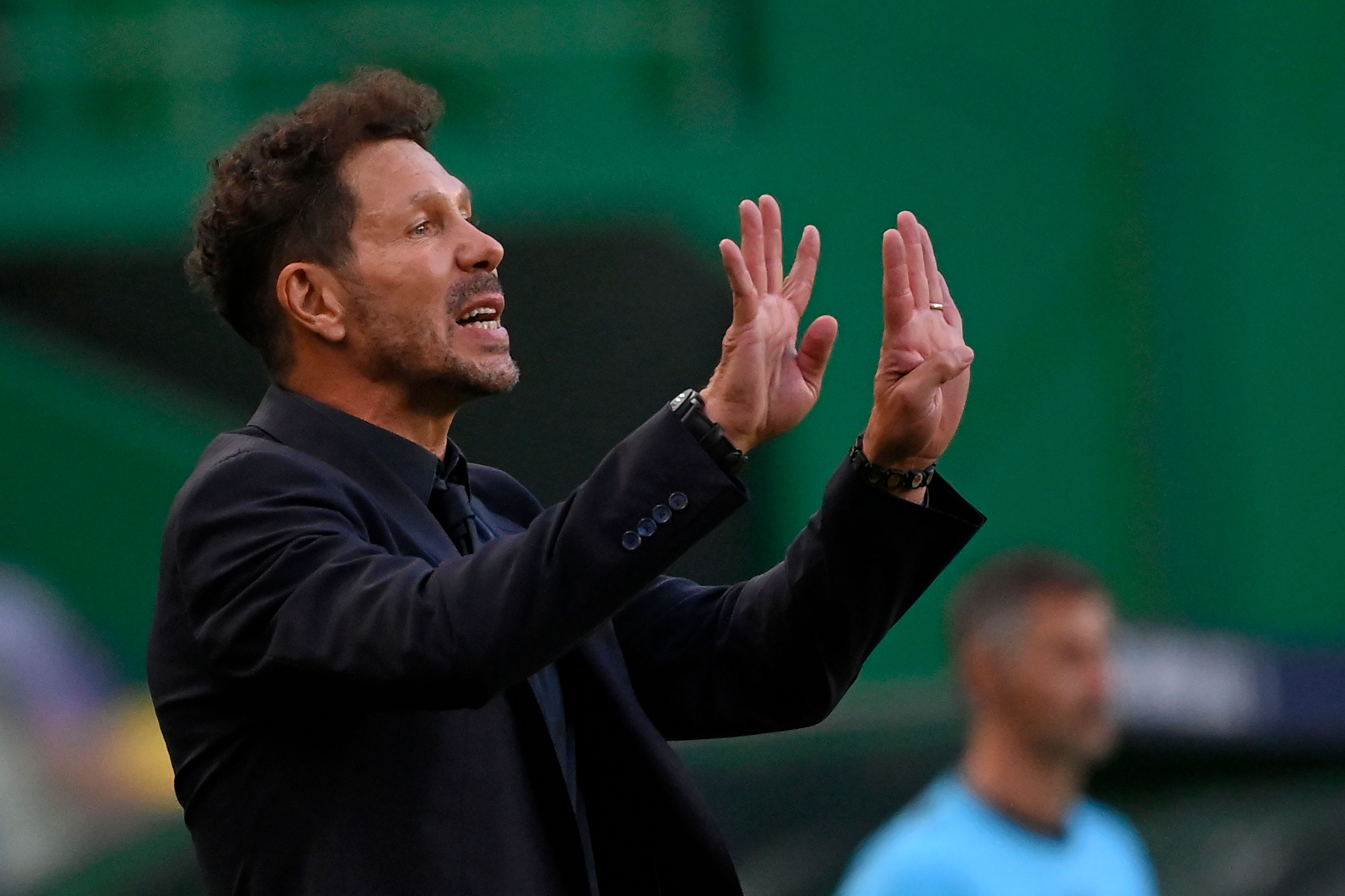 Diego Simeone se encuentra aislado luego de haber sido diagnosticado con coronavirus. (Foto Prensa Libre: AFP)