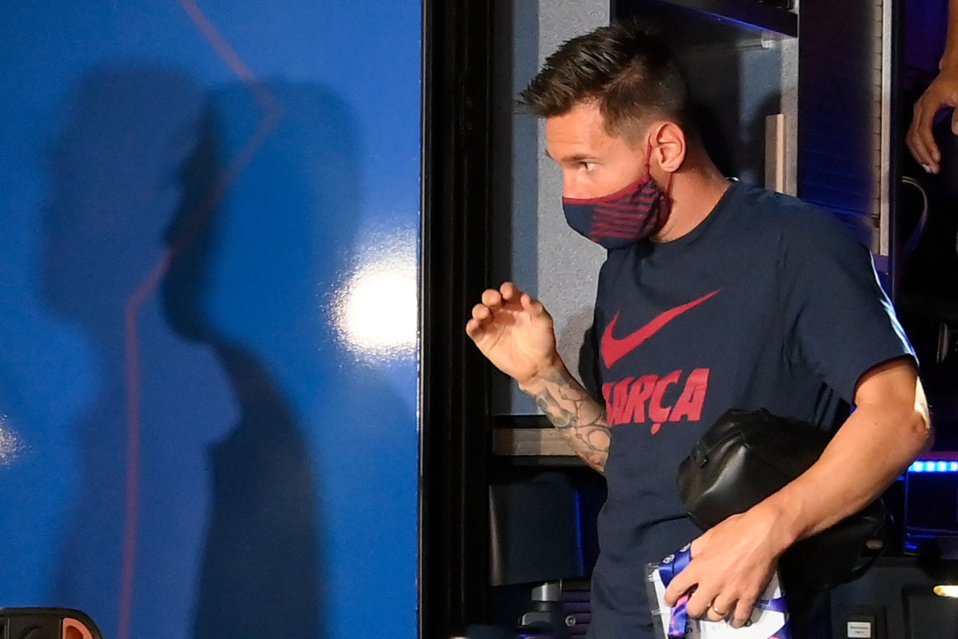 Leo Messi se ha alejado del entorno del Barcelona, en los momentos más críticos. (Foto Prensa Libre: AFP)