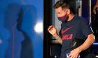 Leo Messi se ha alejado del entorno del Barcelona, en los momentos más críticos. (Foto Prensa Libre: AFP)