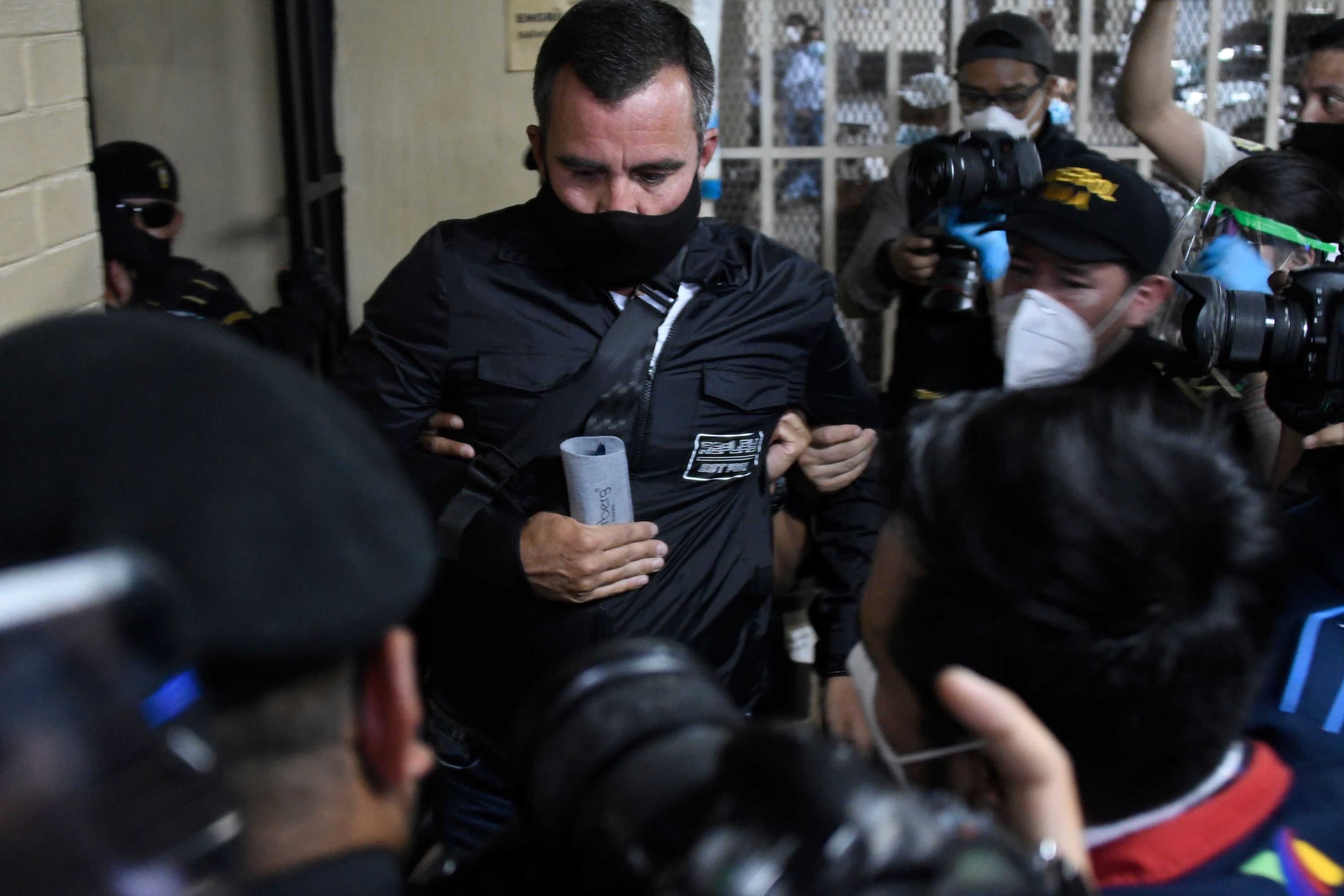 Alejandro Sinibaldi se entregó a la justicia después de estar en Italia. (Foto Prensa Libre: AFP)