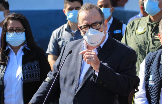 El presidente Alejandro Giammattei se refiere a la situación de pandemia de coronavirus en Guatemala. (Foto Prensa Libre: Byron García)