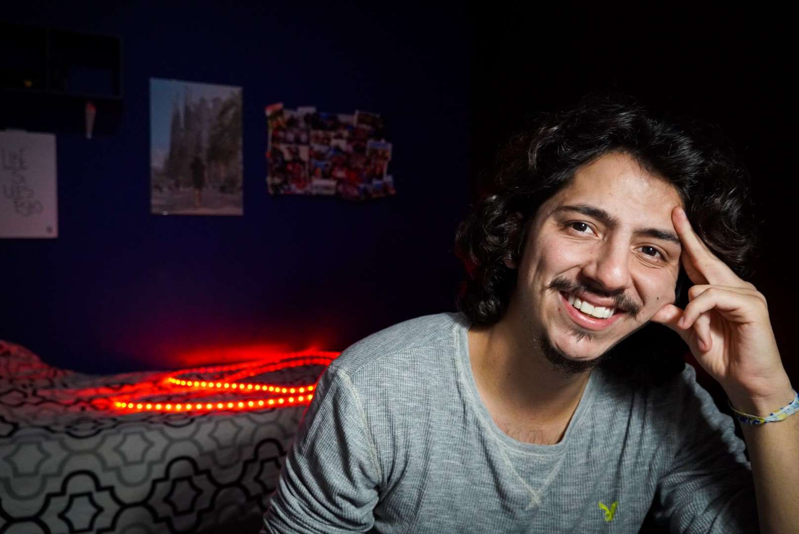 El artista guatemalteco Alejandro Sago regresa a la escena musical con su sencillo "Mi Pecado". (Foto Prensa Libre: cortesía Alejandro Sago).