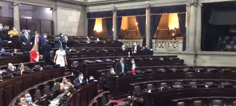 Sesión ordinaria del Congreso en la que se trató el tema de la ampliación del estado de Calamidad. (Foto Prensa Libre: @UNEBancada)