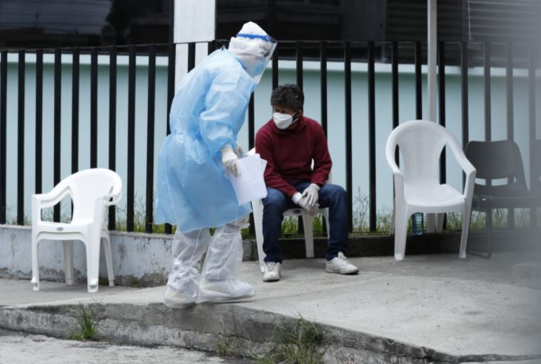 En Guatemala suman más de 76 mil casos de covid-19. Los medicamentos a los cuales se les puso precios máximos, según el Gobierno, sirven para contrarrestar los efectos de este virus. (Foto Prensa Libre: Hemeroteca PL)