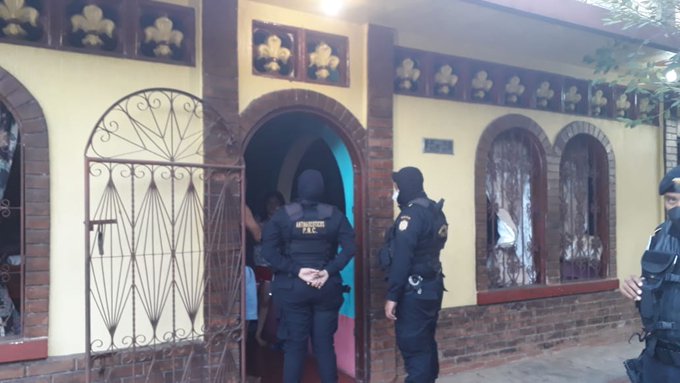 Las fuerzas de seguridad efectuaron 20 allanamientos en municipios de Escuintla y San Marcos. (Foto Prensa Libre: MP)