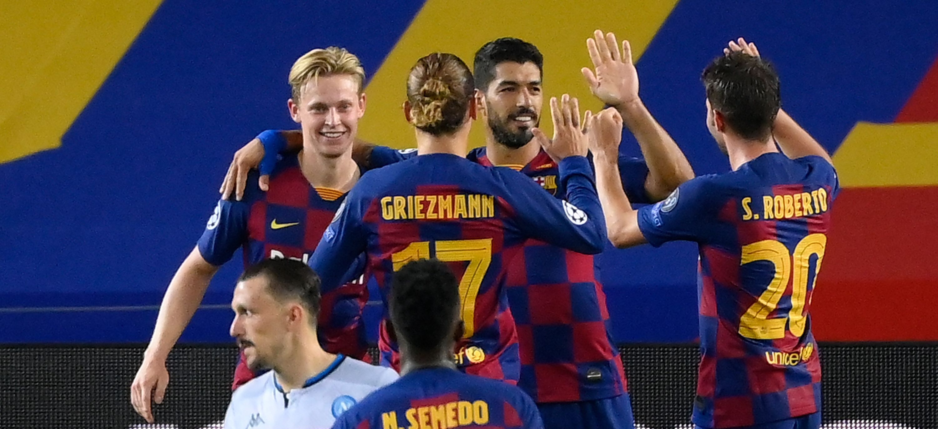 Barcelona clasificó a cuartos de final de la Champions League, al imponerse en el global 4-2 al Nápoles. Foto Prensa Libre: AFP