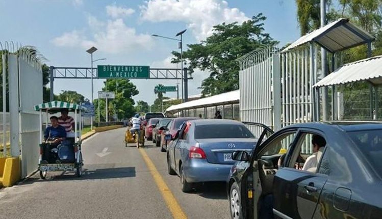 Los guatemaltecos viajan a México por tierra, en la frontera deben hacer sus trámites migratorios y luego se dirigen al Aeropuerto Internacional de Tapachula. (Foto, Prensa Libre: Hemeroteca PL).