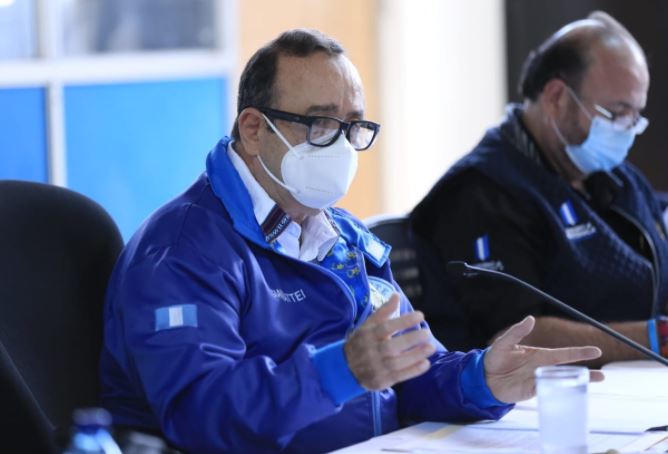 El presidente Alejandro Giammattei participó este martes 25 de agosto en Quetzaltenango en el segundo Foro Estratégico para la Competitividad. (Foto Prensa Libre: Presidencia) 